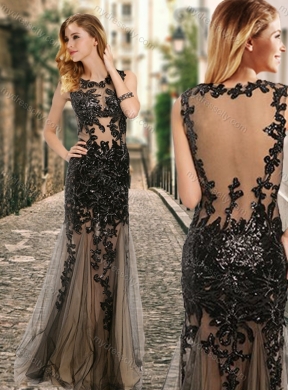 2016 See Through Back Scoop Black New Bridesmaid Dresses with Appliques in Tulle