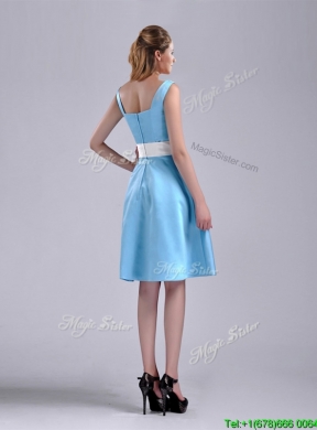 Simple Belted and Ruched Aqua Blue Dama Dress in Knee Length