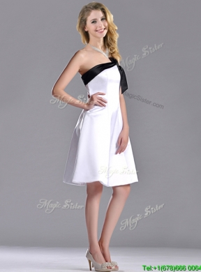 Exquisite One Shoulder Satin Short  Dama Dress in White and Black