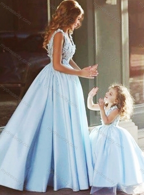 Designer V Neck Satin Prom Dress with Appliques and Most Popular Big Puffy Little Girl Dress with Straps