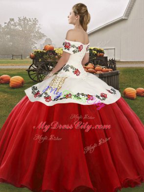 Off The Shoulder Sleeveless Lace Up Vestidos de Quinceanera White And Purple Organza