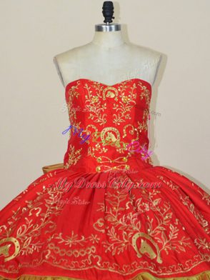 Red Ball Gowns Satin Sweetheart Sleeveless Embroidery and Bowknot Floor Length Lace Up Quince Ball Gowns