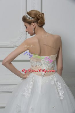 White Ball Gowns Beading and Appliques Wedding Gowns Lace Up Tulle Sleeveless Floor Length