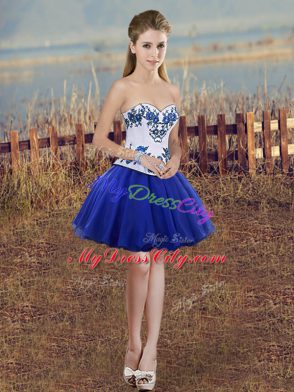 Super Sleeveless Tulle Floor Length Lace Up Ball Gown Prom Dress in Royal Blue with Embroidery and Bowknot