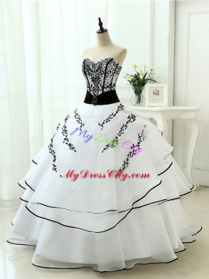 White Sweetheart Neckline Beading and Appliques Quince Ball Gowns Sleeveless Lace Up