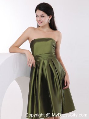 Knee-length Strapless Olive Green Dresses For Bridesmaid With Ruche