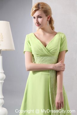 V-neck Yellow Green Short Bridesmaid Dress with Short Sleeves