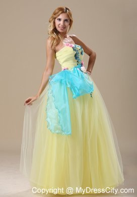 Appliques Ruched Prom Dress in Yellow With Sash