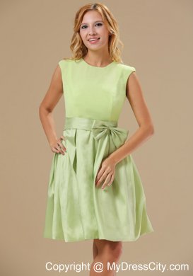 Yellow Green Knee-length Bowknot Scoop Neck Bridesmaid Dress