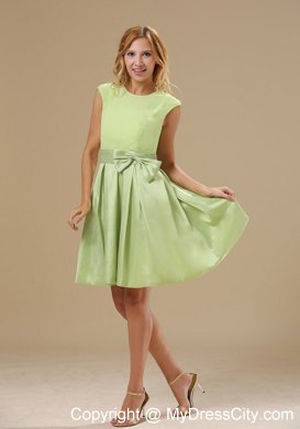 Yellow Green Knee-length Bowknot Scoop Neck Bridesmaid Dress