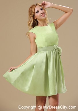 Yellow Green Knee-length Bowknot Scoop Neck Bridesmaid Dress