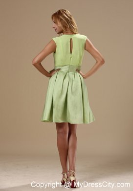 Yellow Green Knee-length Bowknot Scoop Neck Bridesmaid Dress