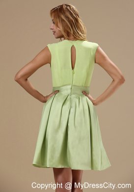 Yellow Green Knee-length Bowknot Scoop Neck Bridesmaid Dress