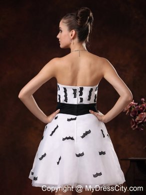 Black Appliques Mini White Homecoming Dress with Flower Belt