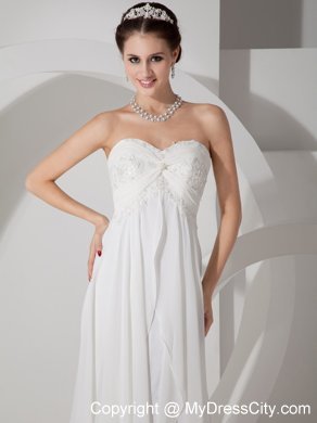 White Sweetheart Chiffon Ruched Appliques Prom Dresses