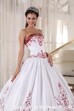 Traditinal White and Wine Red Strapless Embroidery Quinceanera Gowns