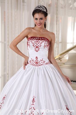 Traditinal White and Wine Red Strapless Embroidery Quinceanera Gowns