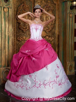 Fuchsia Ball Gown Strapless Embroidery Appliques Quinceanera Dress