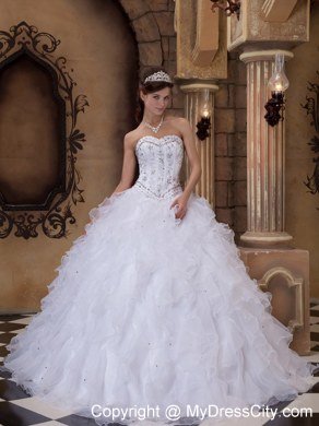 Elegant White Sweetheart Beading and Ruffled Quinceanera Dress