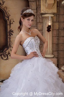 Elegant White Sweetheart Beading and Ruffled Quinceanera Dress