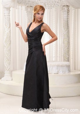 Modest Long Black V-neck Ruching Bridesmaid Dress for Wedding Party