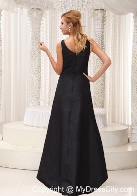 Modest Long Black V-neck Ruching Bridesmaid Dress for Wedding Party