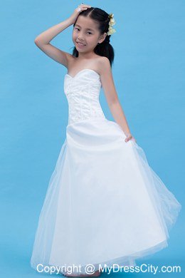 2013 Sweetheart Floor-length Appliques Decorate Flower Girl Dress in Tulle