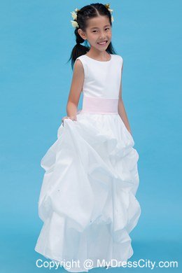 Floor-length White Flower Girl Dress A-line Style with Scoop and Belt