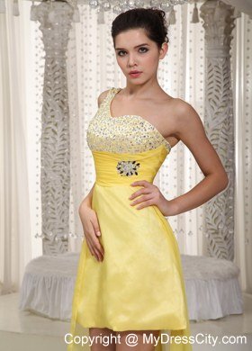 High-low Yellow A-line One Shoulder Homecoming Dress Beaded