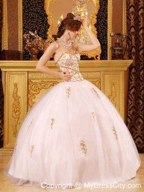 White Ball Gown Sweetheart Quinceanera Gowns With Gold Appliques