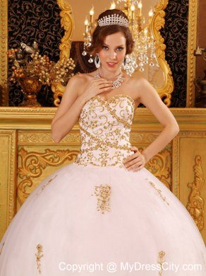 White Ball Gown Sweetheart Quinceanera Gowns With Gold Appliques