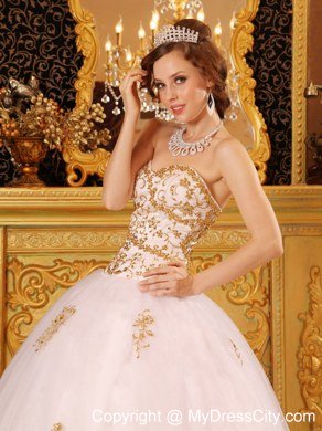 White Ball Gown Sweetheart Quinceanera Gowns With Gold Appliques