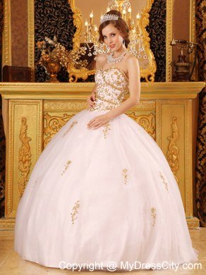 White Ball Gown Sweetheart Quinceanera Gowns With Gold Appliques