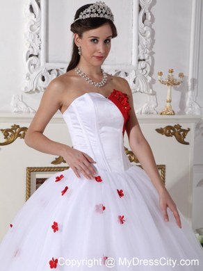 White Sweetheart Ball Gown Sweet 16 Dresses With Red Petals