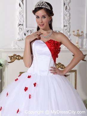 White Sweetheart Ball Gown Sweet 16 Dresses With Red Petals