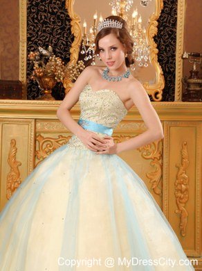 Elegant Sweetheart Beaded Quinceanera Gowns With Satin and Tulle