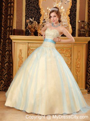 Elegant Sweetheart Beaded Quinceanera Gowns With Satin and Tulle