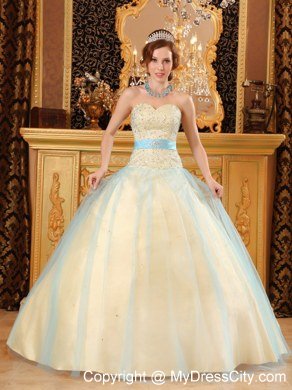 Elegant Sweetheart Beaded Quinceanera Gowns With Satin and Tulle