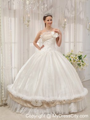 Luxurious White Ball Gown Strapless Beading Quinceanera Dresses