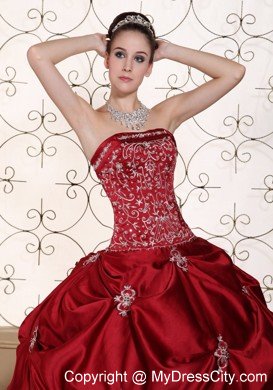 Popular Appliques Wine Red Sweet 15 Dresses with Embroidery