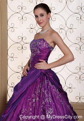 2013 Taffeta and Organza Embroidery Strapless Purple Dress for Quince