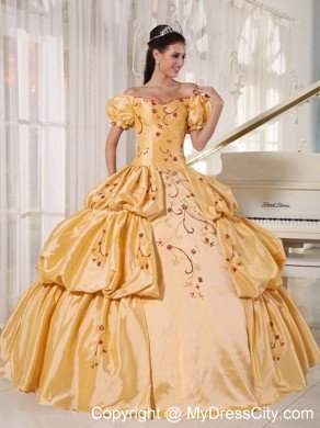 Off Shoulder Pick Ups Embroidery Gold Quinceanera Dress with Short Sleeves