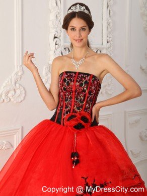 Red Strapless Beading Long Quinceanera Dress with Black Appliques