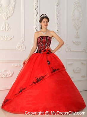 Red Strapless Beading Long Quinceanera Dress with Black Appliques