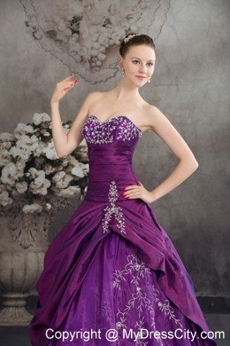 Sweetheart Ruching Purple Quinceanera Dress with Beading and Appliques