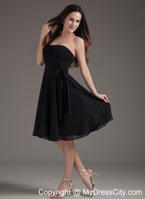 Cheap A-line Strapless Chiffon Short Black Prom Dresses with Sash