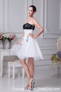 Beading and Appliques Knee-length Cocktail Dress in Black and White