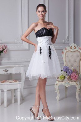 Beading and Appliques Knee-length Cocktail Dress in Black and White