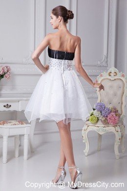 Beading and Appliques Knee-length Cocktail Dress in Black and White