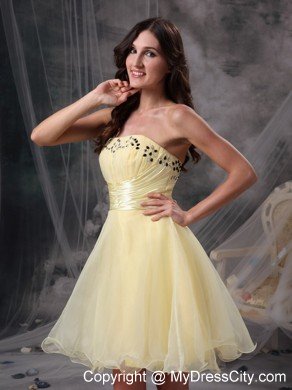 Yellow Strapless Beading Ruche Orangza Knee-length Cocktail Dress